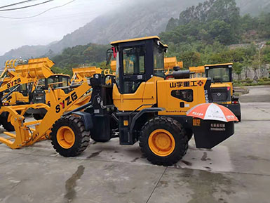 恭喜羅總喜提新車，山宇裝載機(jī)940走起，山宇重工，助您成功！